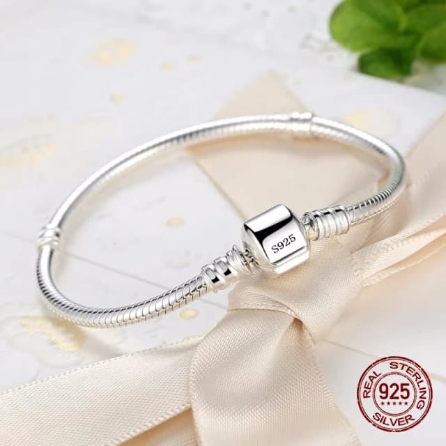 2025 Nueva joyería fina Original hecha a mano de lujo, pulsera de plata de ley 925 con dijes, pulseras suaves y lisas de hueso de serpiente para mujer